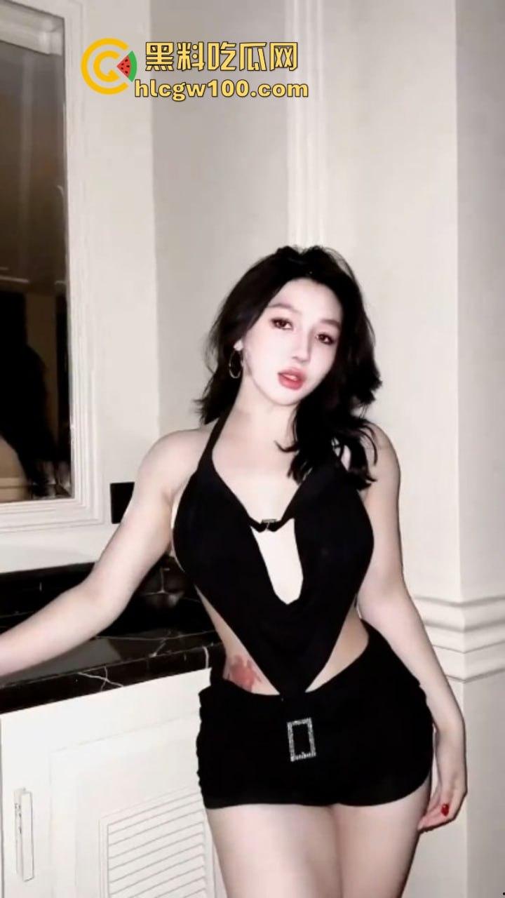 京城卡戴珊推特第一美臀【Eliya】大尺度福利视频合集 超高颜值逆天巨臀骚出天际 和她睡一晚需要注意些什么?-2