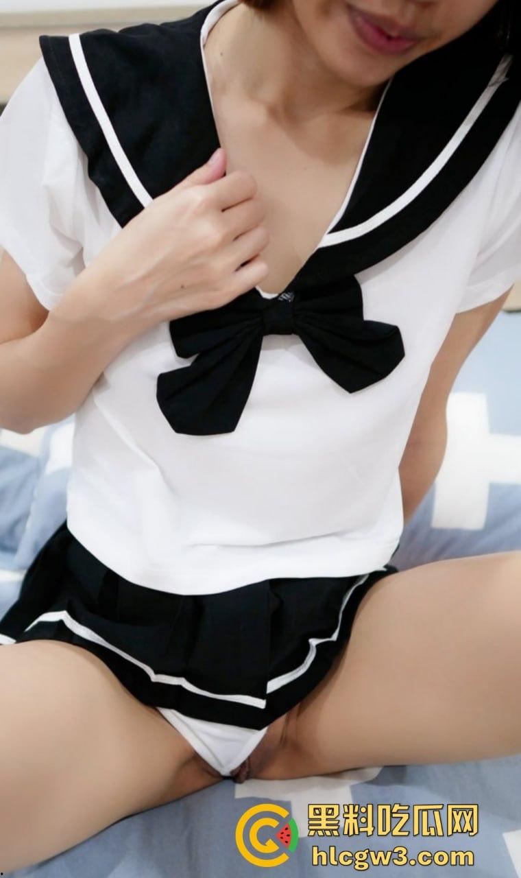 OnlyFans顶级反差御姐【Chipy】!甜妹笑容下的骚劲炸裂,一边挨操一边喊轻点,谁扛得住?-10