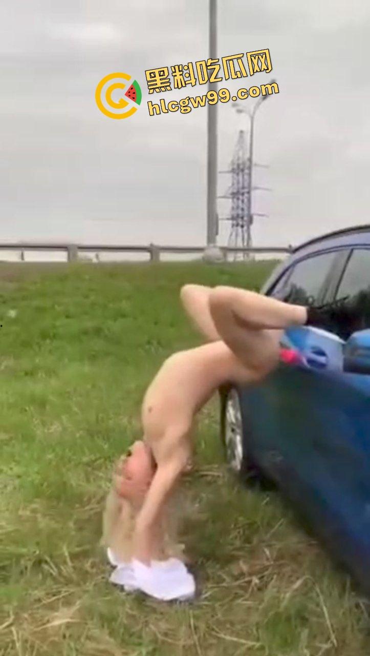 野性的呼唤!俄罗斯反差金发妹玩刺激露出,在野外雪地汽车上自慰抠逼,露天福利抓紧观赏,不愧是战斗民族!-7