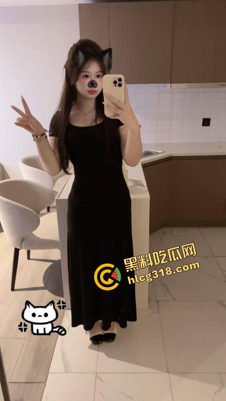 学生妹被金主包养玩成群交机器，3P起步5P封顶，钱到位随便上，有钱就能多人乱斗男友顶着绿帽加入！-8