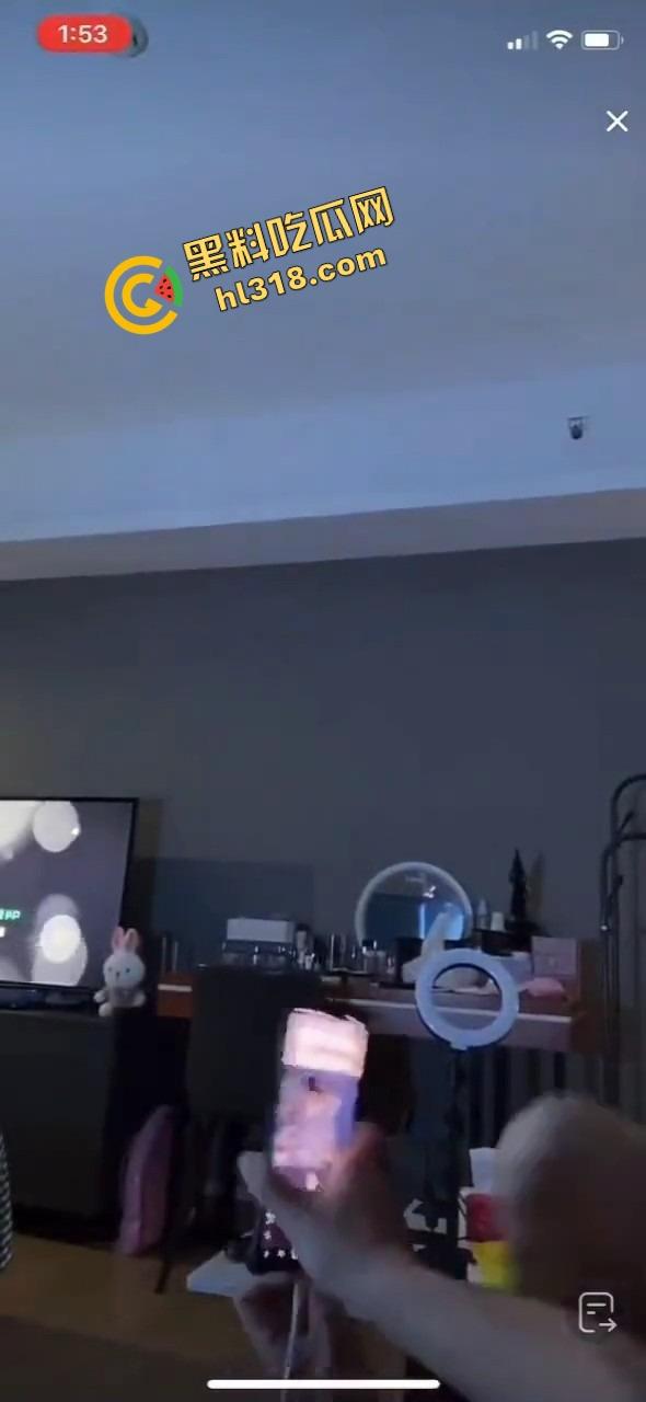 抖音女主播带货带进被窝,直播时约榜一大哥边做爱边互动,这就是互联网电子野战赚钱做爱两不误!-7