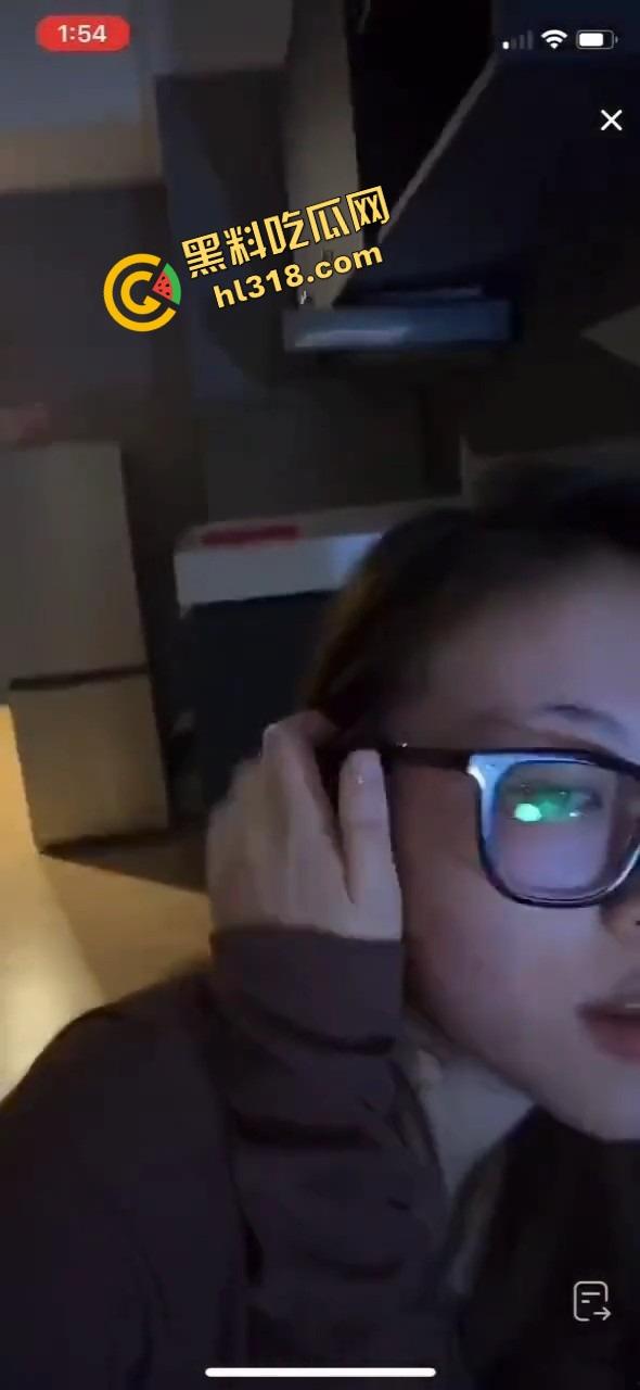 抖音女主播带货带进被窝,直播时约榜一大哥边做爱边互动,这就是互联网电子野战赚钱做爱两不误!-11