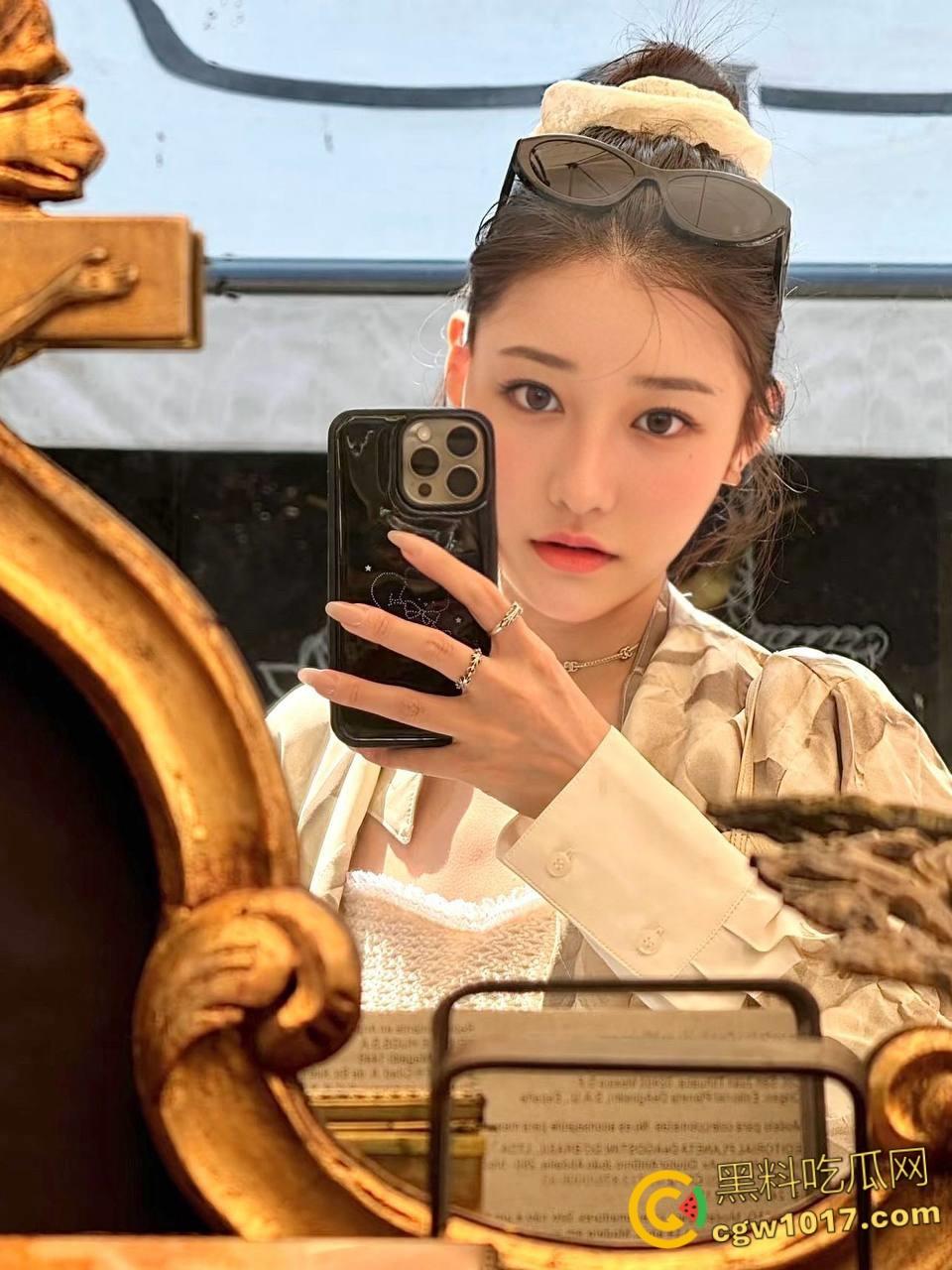 强推牛仔裤裤里丝的姐姐,狗链子拴起来调教,穿着吊带黑丝被后入狂操,对着脸爆射小母狗 !-1