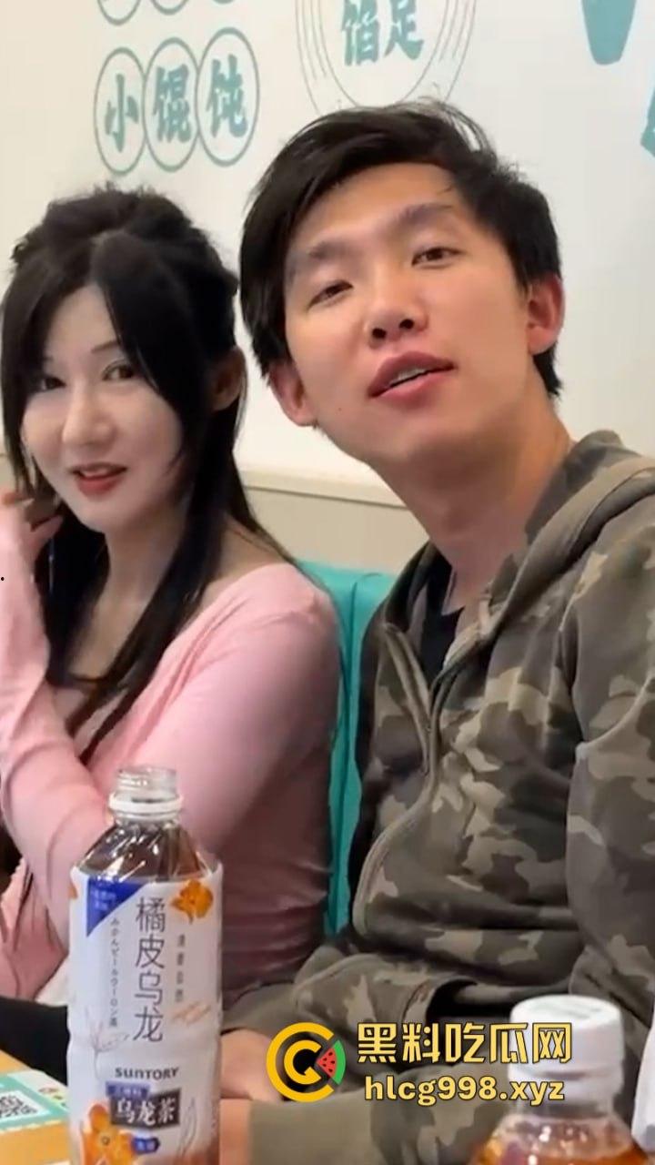 上海俩美女饭店打架下手忒狠 全然不知走光被偷拍 黑衣服这是奶子是真的吗？-1