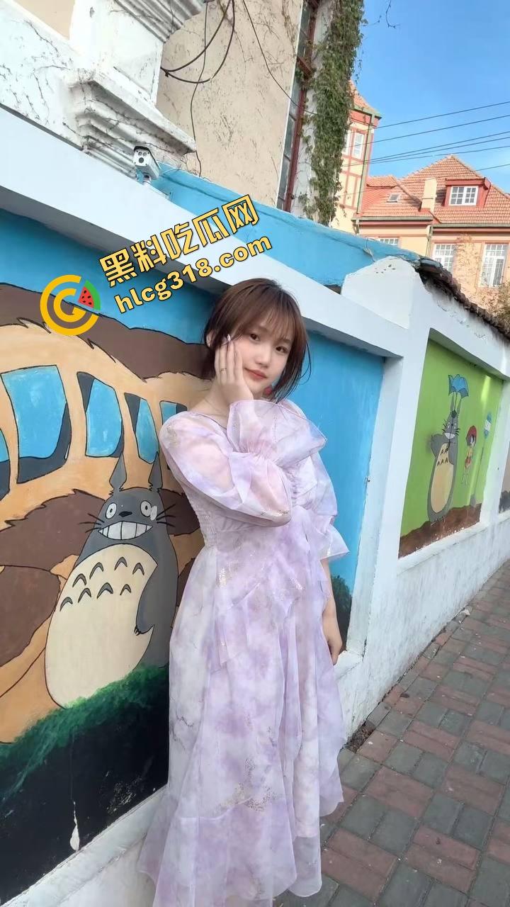 高中生妹妹作业写到迷糊,哥手一伸进去就摸到湿逼,按着按着她都不写了,屁股主动送上来就是干!-1