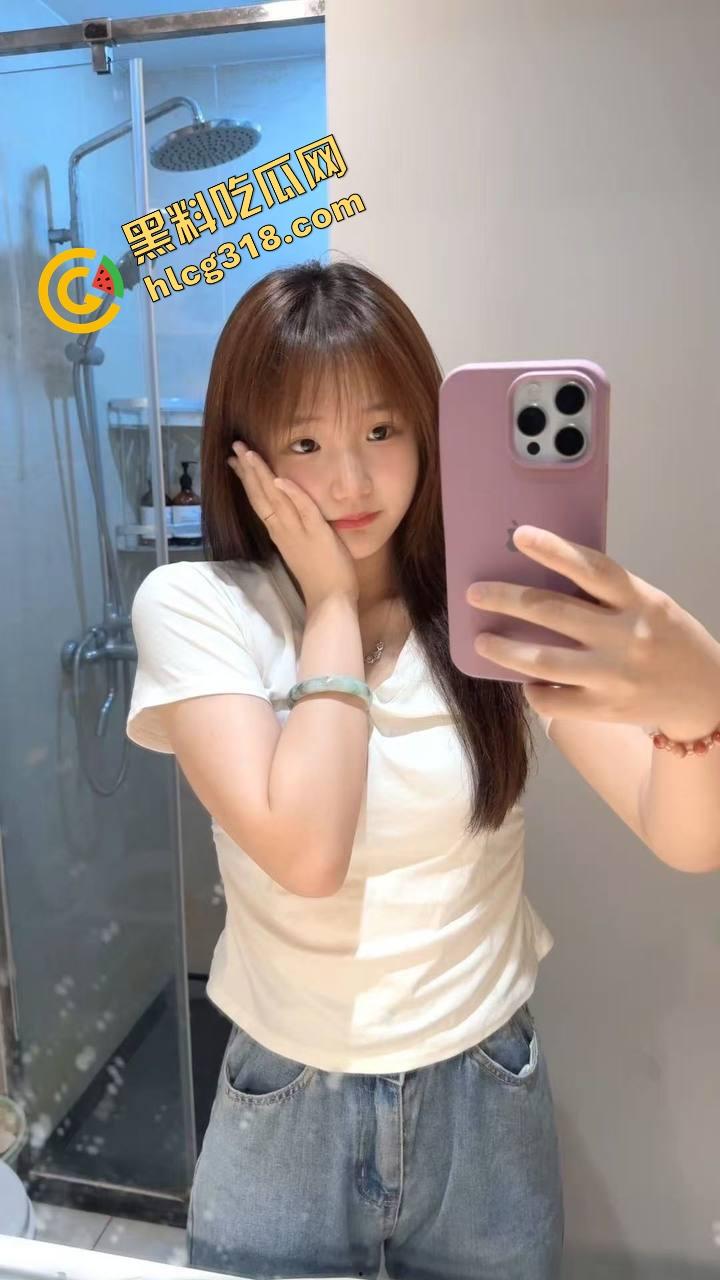 高中生妹妹作业写到迷糊,哥手一伸进去就摸到湿逼,按着按着她都不写了,屁股主动送上来就是干!-4