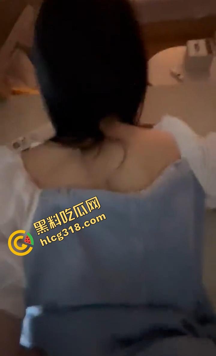 高中生妹妹作业写到迷糊,哥手一伸进去就摸到湿逼,按着按着她都不写了,屁股主动送上来就是干!-14