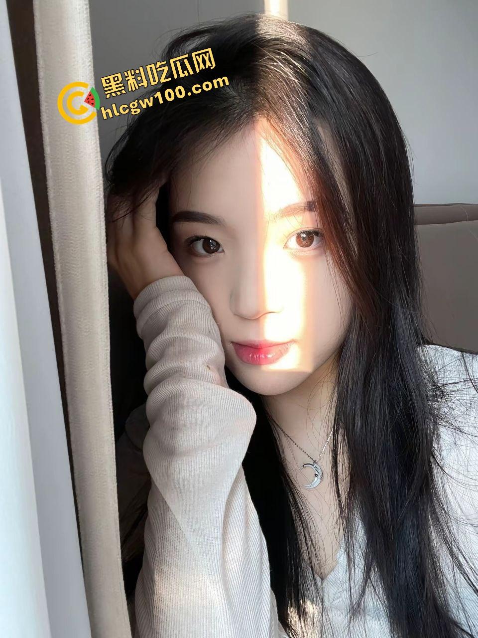 湖北荆门服装店老板娘【唐瑜】网红脸诱惑口交嗦屌，笑着女上位淫荡做爱！独家曝光流出！-1