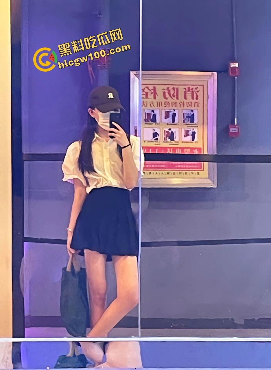 湖北荆门服装店老板娘【唐瑜】网红脸诱惑口交嗦屌，笑着女上位淫荡做爱！独家曝光流出！-3