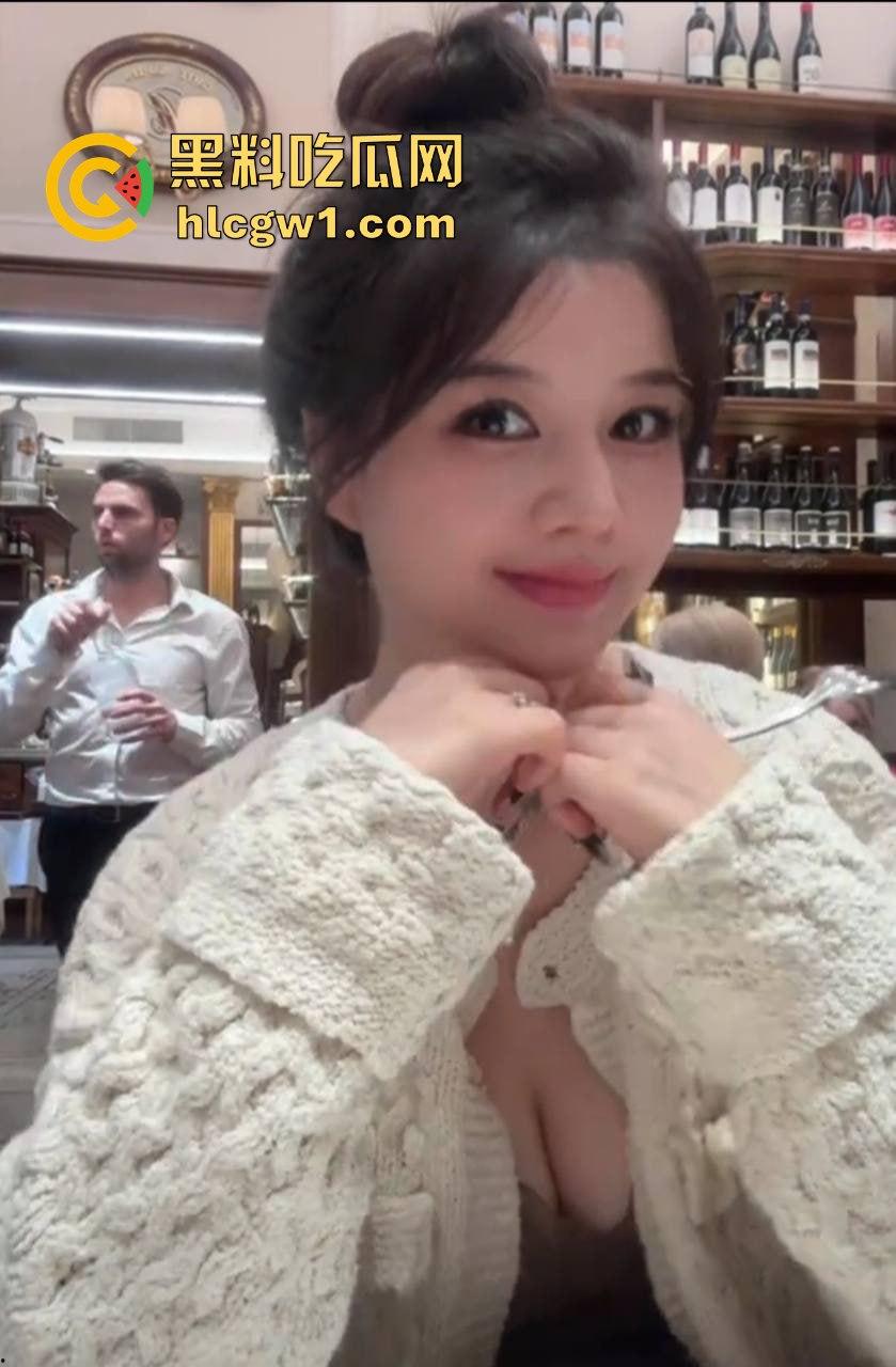 抖音三十万粉丝街拍网红【鹤本】与百万网红闺蜜【大漂亮】互爆猛料！爆出12分钟波涛汹涌裸聊视频！-15