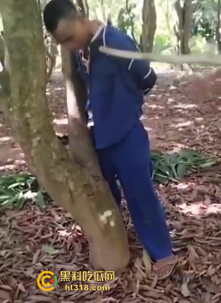 禽兽父强奸亲生女儿！导致女儿怀孕，村民愤怒自发替天行道，吊打禽兽生父，这种人就该打死！-8