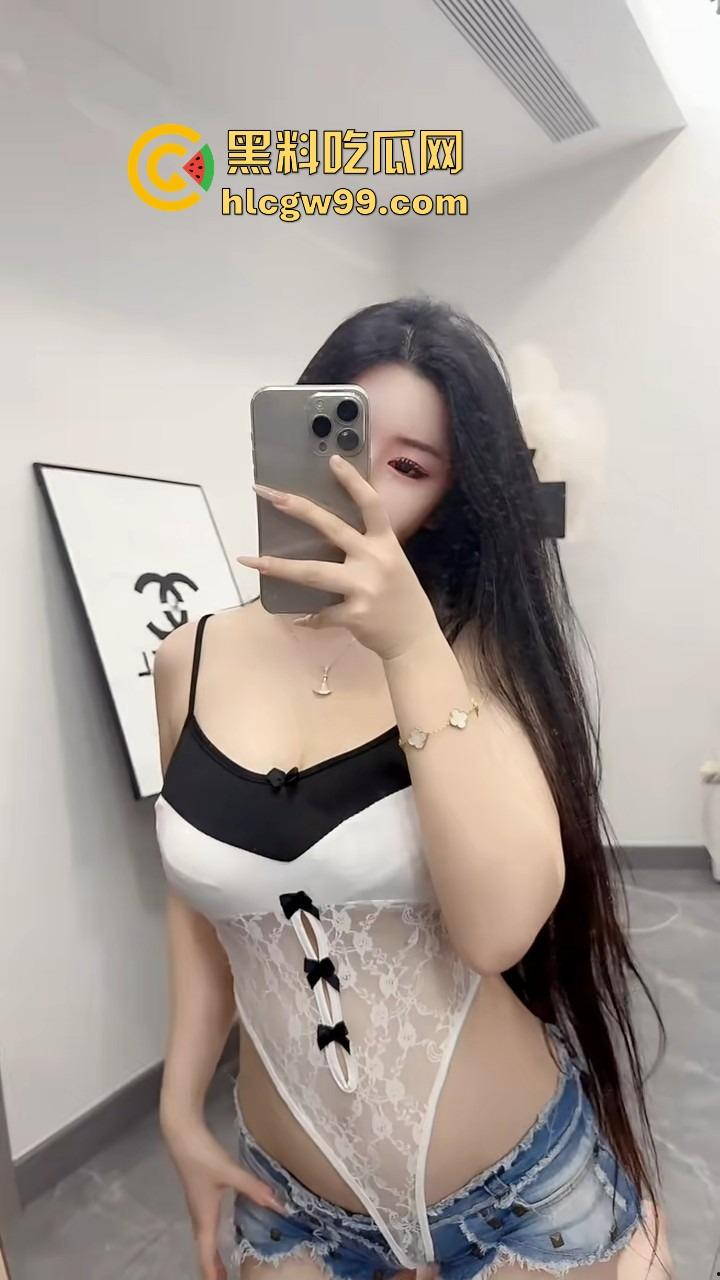 擦边女行走的性暗示机器,露与不露之间,吊足狼友胃口幻想界的AV女神,这到底是流量艺术,还是高端卖弄?-7