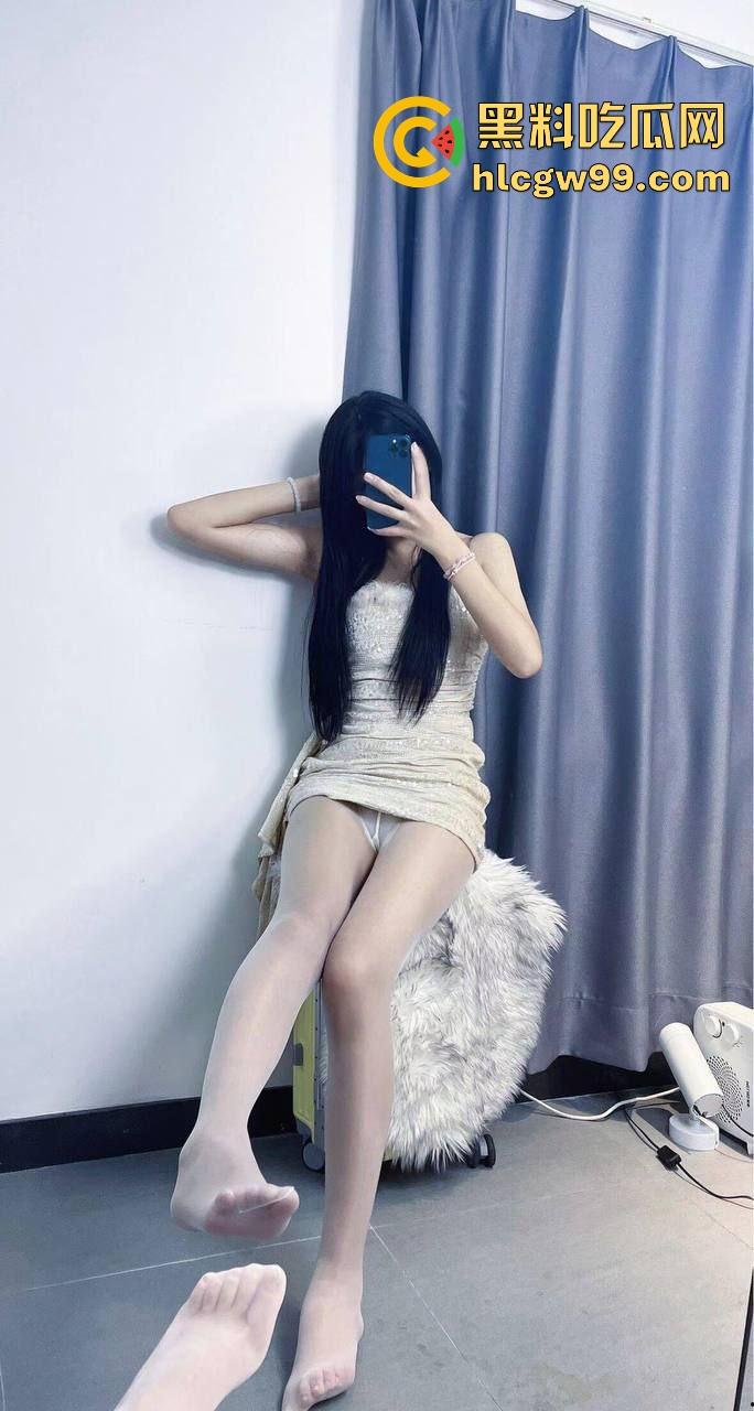 擦边女行走的性暗示机器,露与不露之间,吊足狼友胃口幻想界的AV女神,这到底是流量艺术,还是高端卖弄?-17