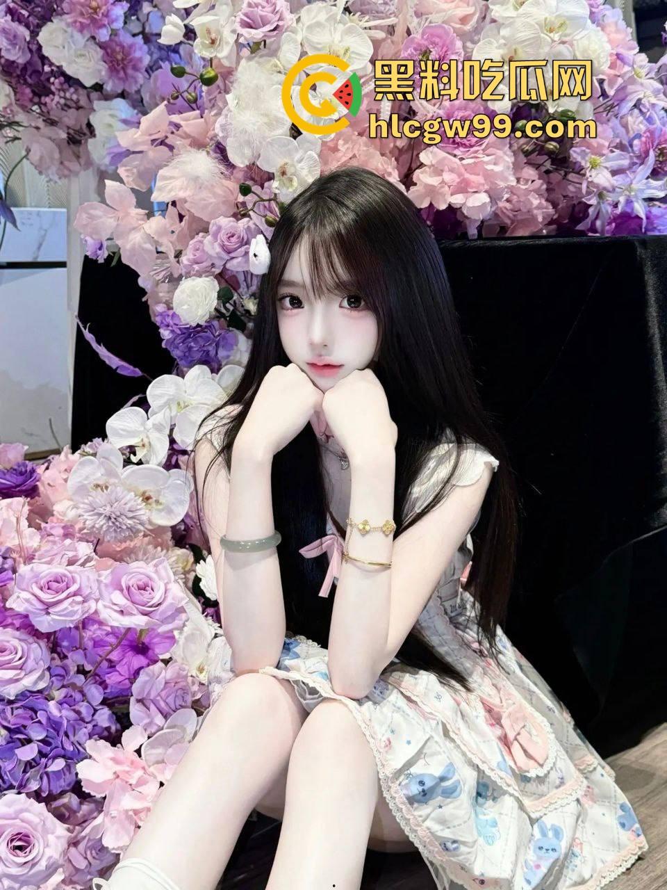 南京瓜友美梦成真,邻居姐姐肤白貌美大长腿，车震中长腿姐姐深喉鸡巴还用脚夹，柔韧性堪比体操冠军！-7