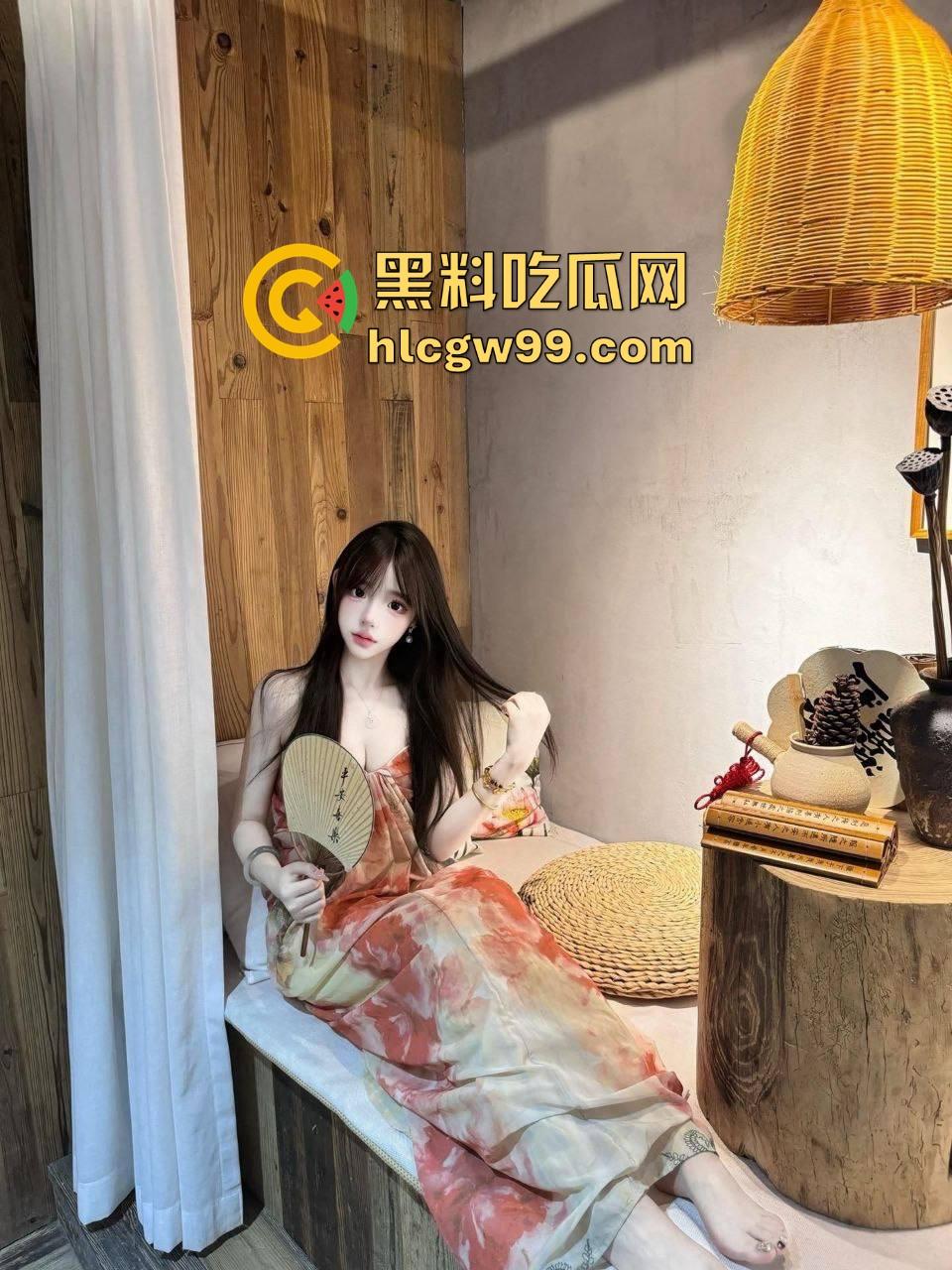 南京瓜友美梦成真,邻居姐姐肤白貌美大长腿，车震中长腿姐姐深喉鸡巴还用脚夹，柔韧性堪比体操冠军！-8