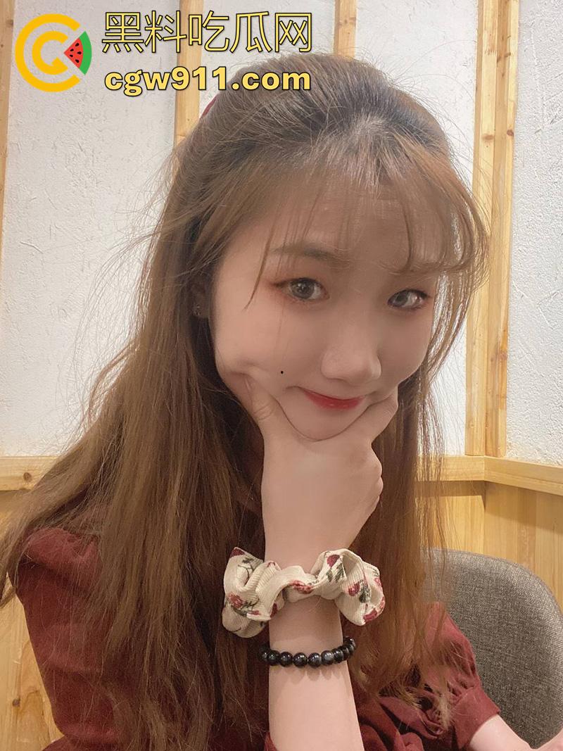 浙江音乐学院母狗【魏婷婷】，逼粉水多性欲极强，约炮大屌体育生玩3p，前后夹击操到翻白眼！-4