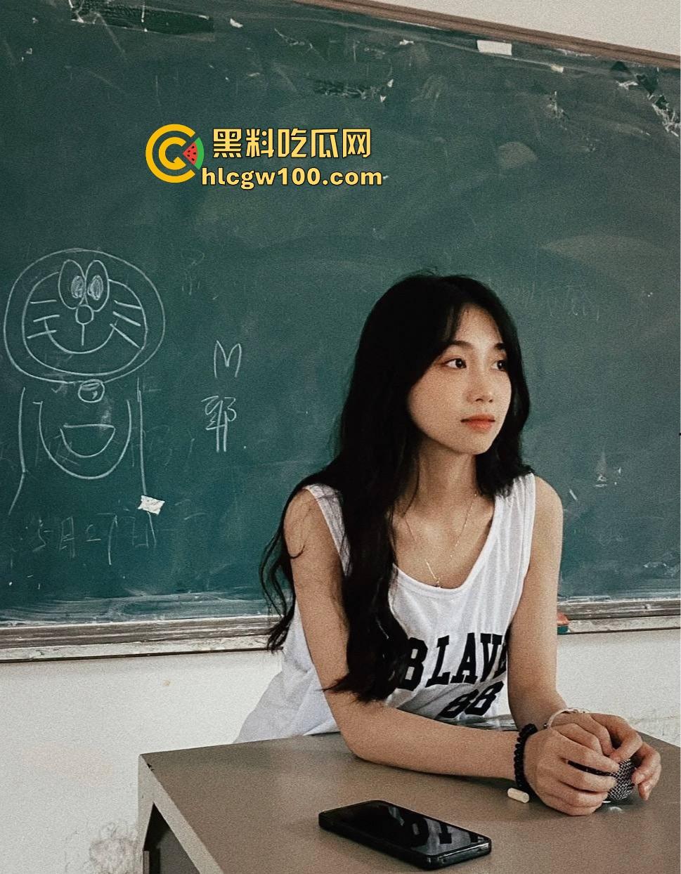 深圳某卫校高颜反差护士【刘芸芸】兼职外围私拍流出，线下约炮金主调教啪啪长得好看身材无敌！-17