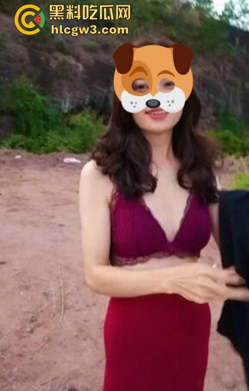 云盘泄密公司良家人妻【邹蜜】被老板精心调教成小母狗，出差露出电梯阳台玩花样，全程视频曝光刷新三观！-4