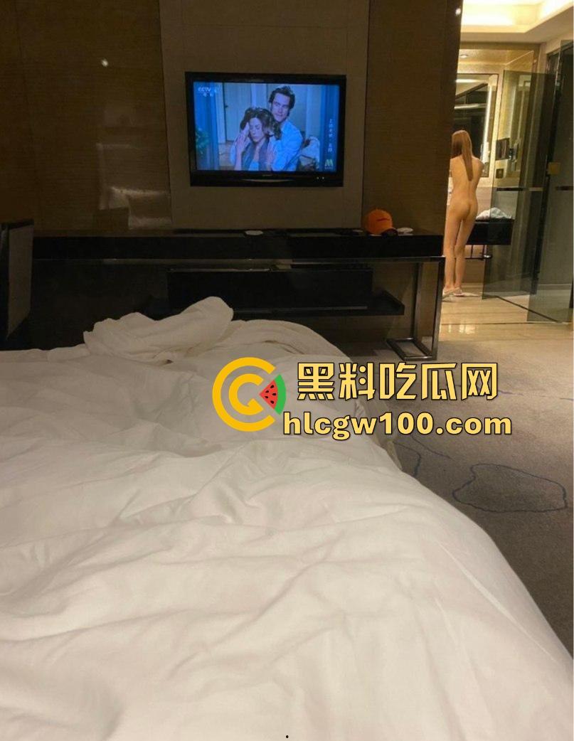 深圳某卫校高颜反差护士【刘芸芸】兼职外围私拍流出，线下约炮金主调教啪啪长得好看身材无敌！-44