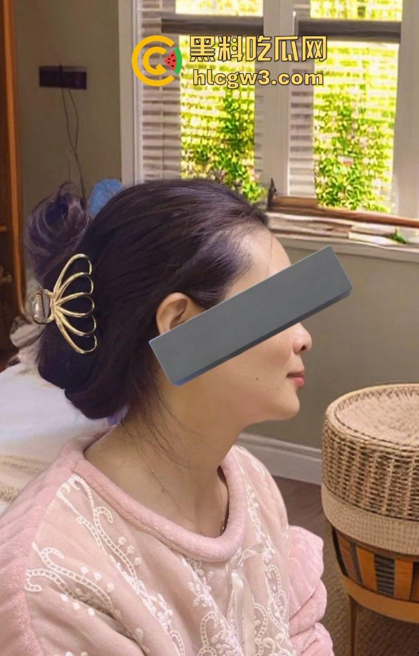 云盘泄密公司良家人妻【邹蜜】被老板精心调教成小母狗，出差露出电梯阳台玩花样，全程视频曝光刷新三观！-8