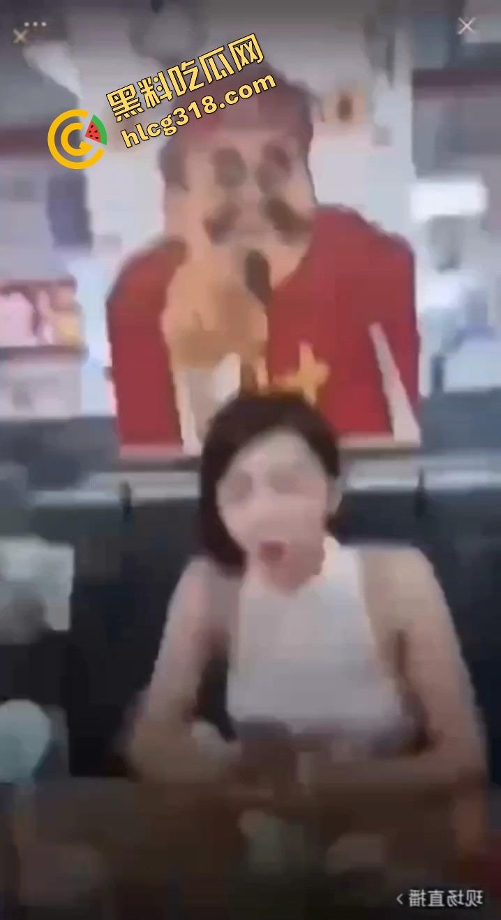 姐妹情深睡上床?集美女主直播抓小三,闺蜜6年情深,睡我老公3年直播当街鞭尸式抓奸!-5