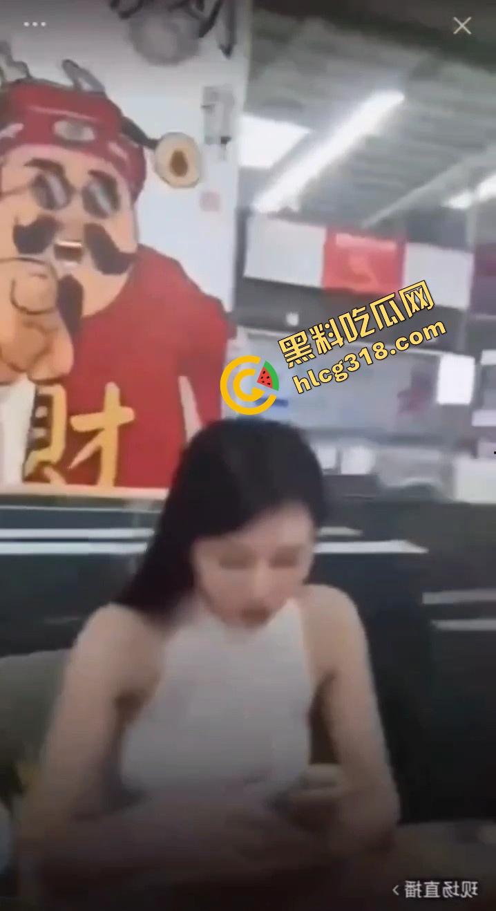 姐妹情深睡上床?集美女主直播抓小三,闺蜜6年情深,睡我老公3年直播当街鞭尸式抓奸!-7