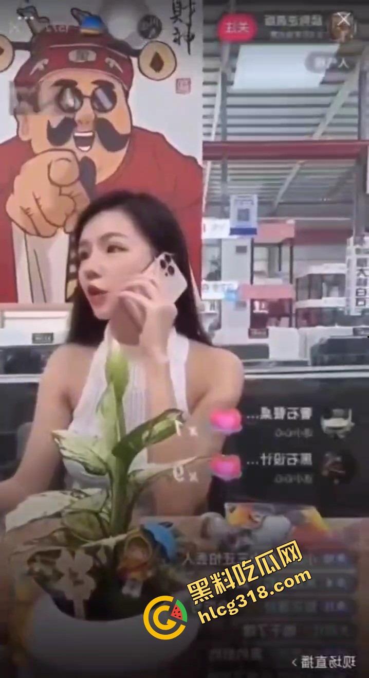 姐妹情深睡上床?集美女主直播抓小三,闺蜜6年情深,睡我老公3年直播当街鞭尸式抓奸!-9