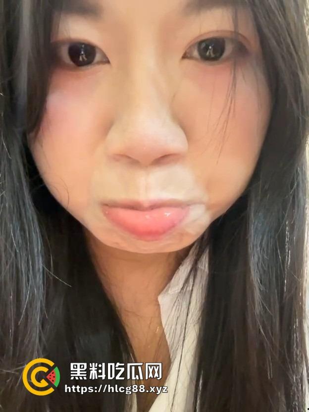 苏州微胖反差大三学姐【邵瑶微】自拍曝光，小脸蛋可爱得要命，私下却是骚货，和男友操天视频流出！-6