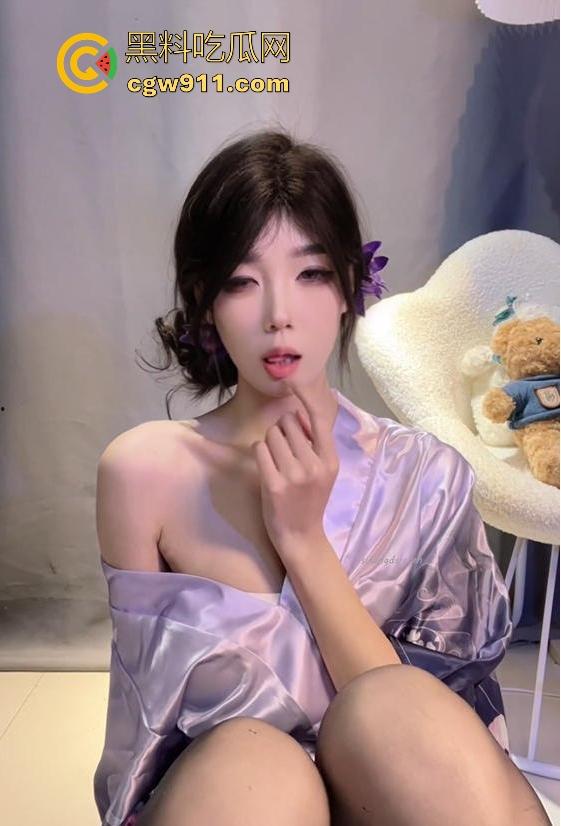 高颜值御姐【小郑历险记】前凸后翘极品身材，情趣内衣骚舞扭腰摇臀乳浪翻滚，诱惑十足！-4