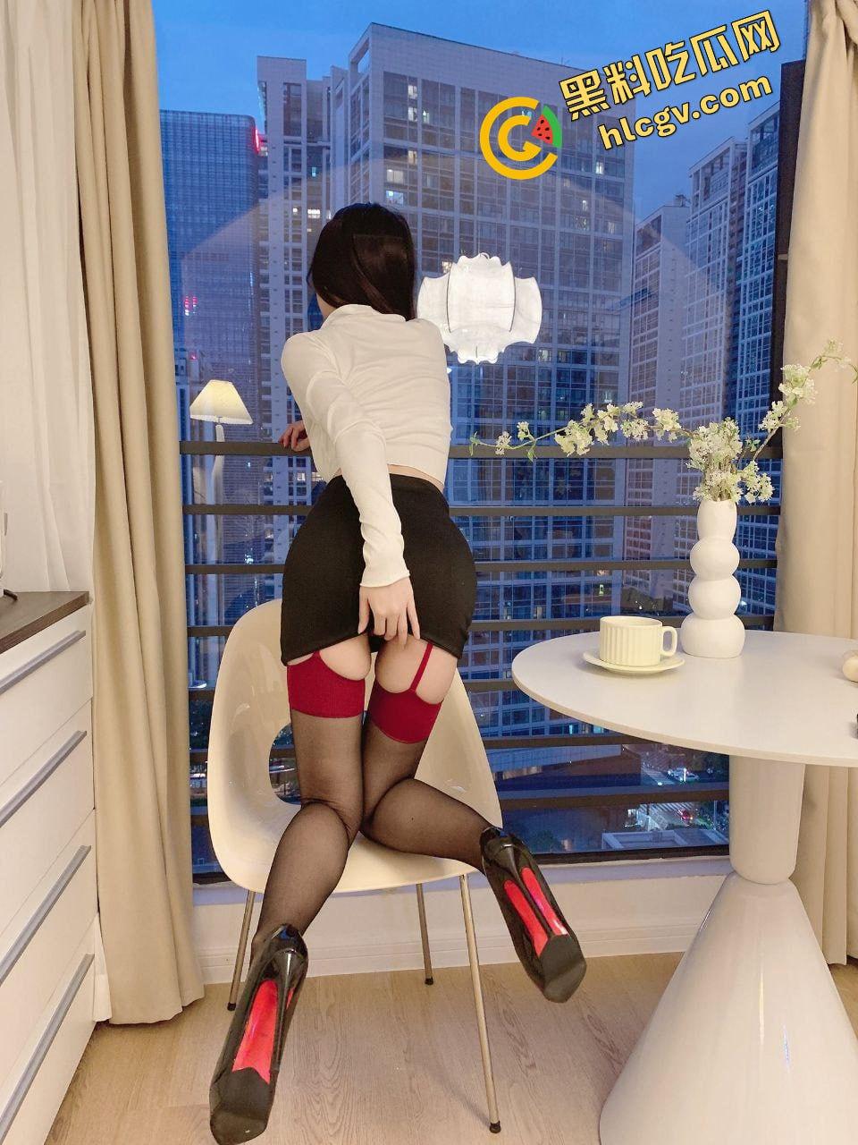 上海大奶富婆母狗『袁淑倩』有钱也是猛男胯下的母狗 毕竟操逼太爽了！独家流出！-8