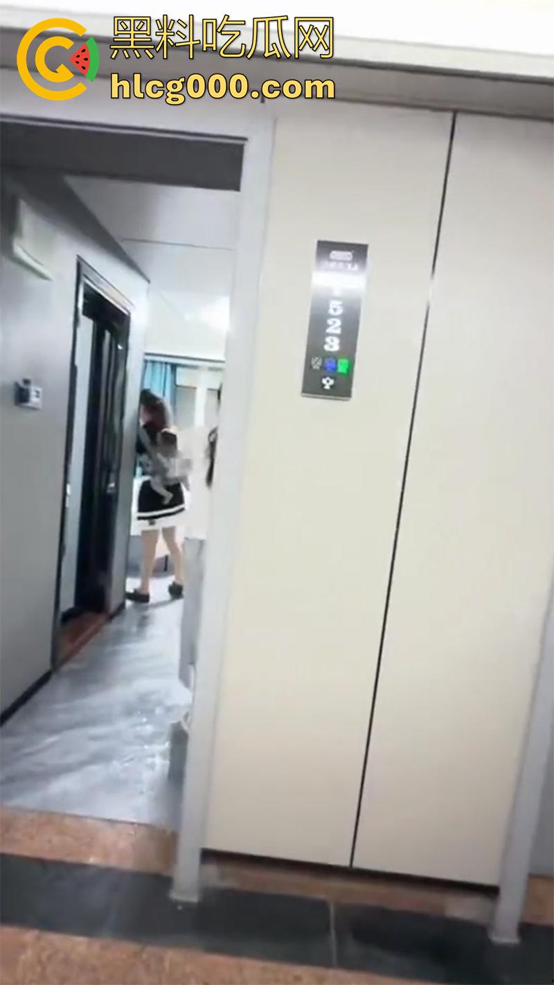 广东湛江西湖大道,已婚渣男按耐不住出轨偷情,妻子刚生孩子没多久,抱着小孩捉奸,太悲惨了!-9