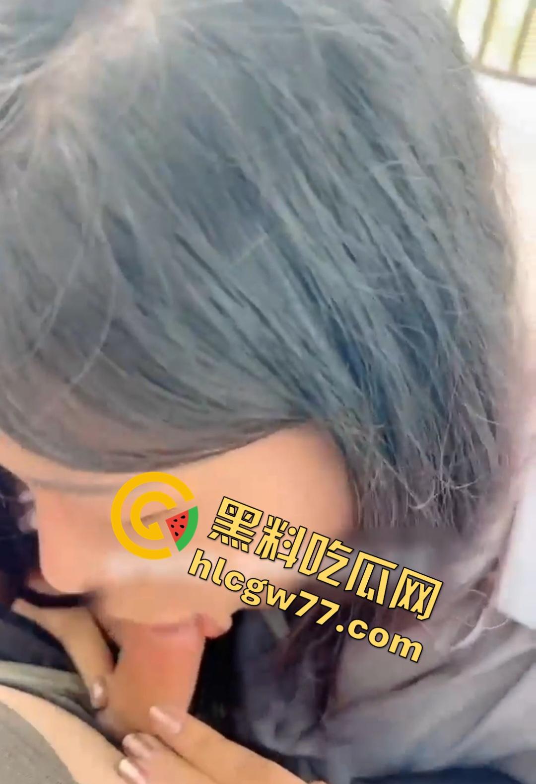 抖音【李雅】公园惊爆黑料！人妻少妇露B野战，口口插插骚叫不停，反差小母狗名号坐实！-3