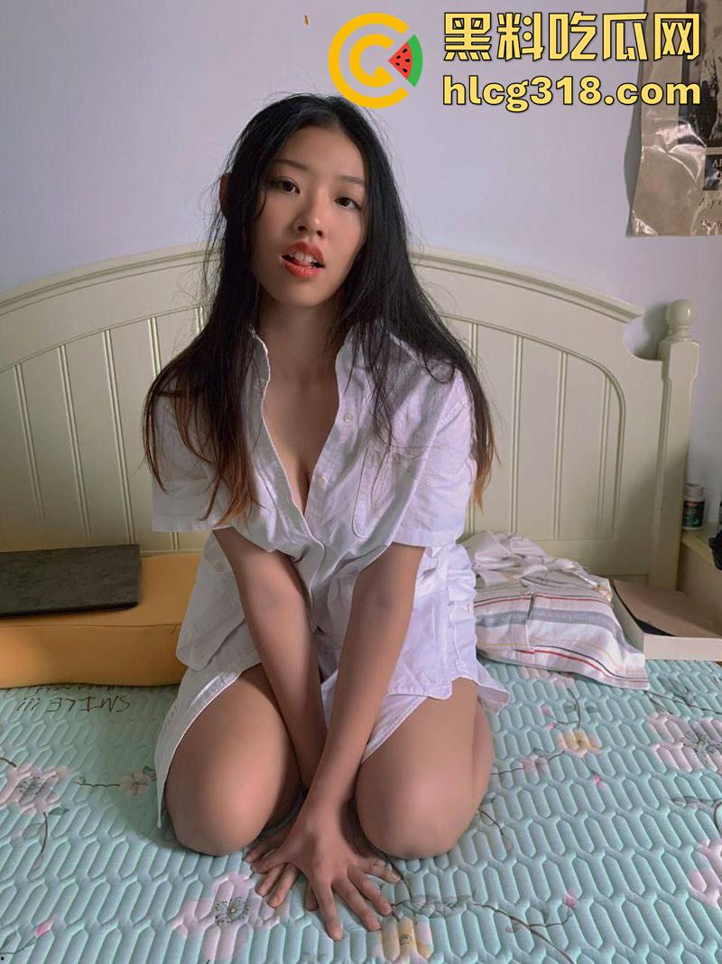 厦门大学厕所曝光女辅导员，大奶母狗【廖若樟】被曝出自慰视频，肤白奶大鲍鱼粉嫩，实在太诱人了！-4