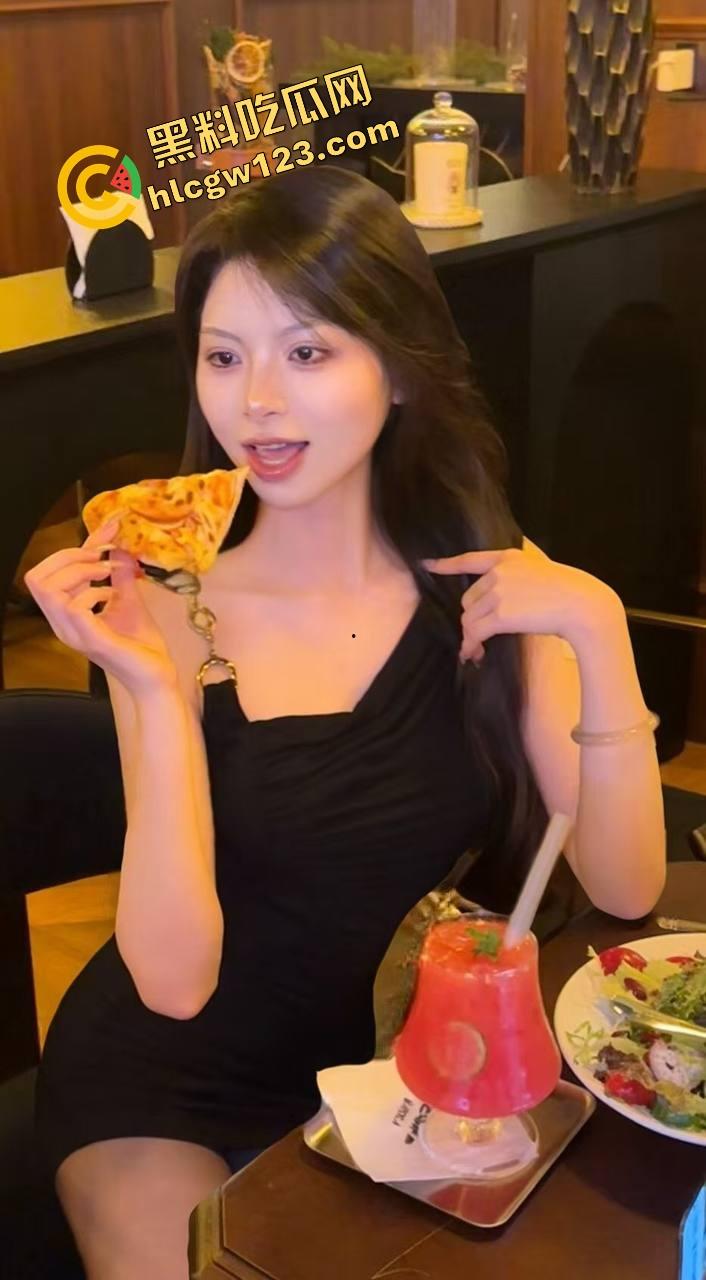 江苏希妙被男友忽悠剃成白虎，干净到连毛孔都没剩，一边突突一边拍，拍完发兄弟群炫耀我女友粉嫩剃光的！-2