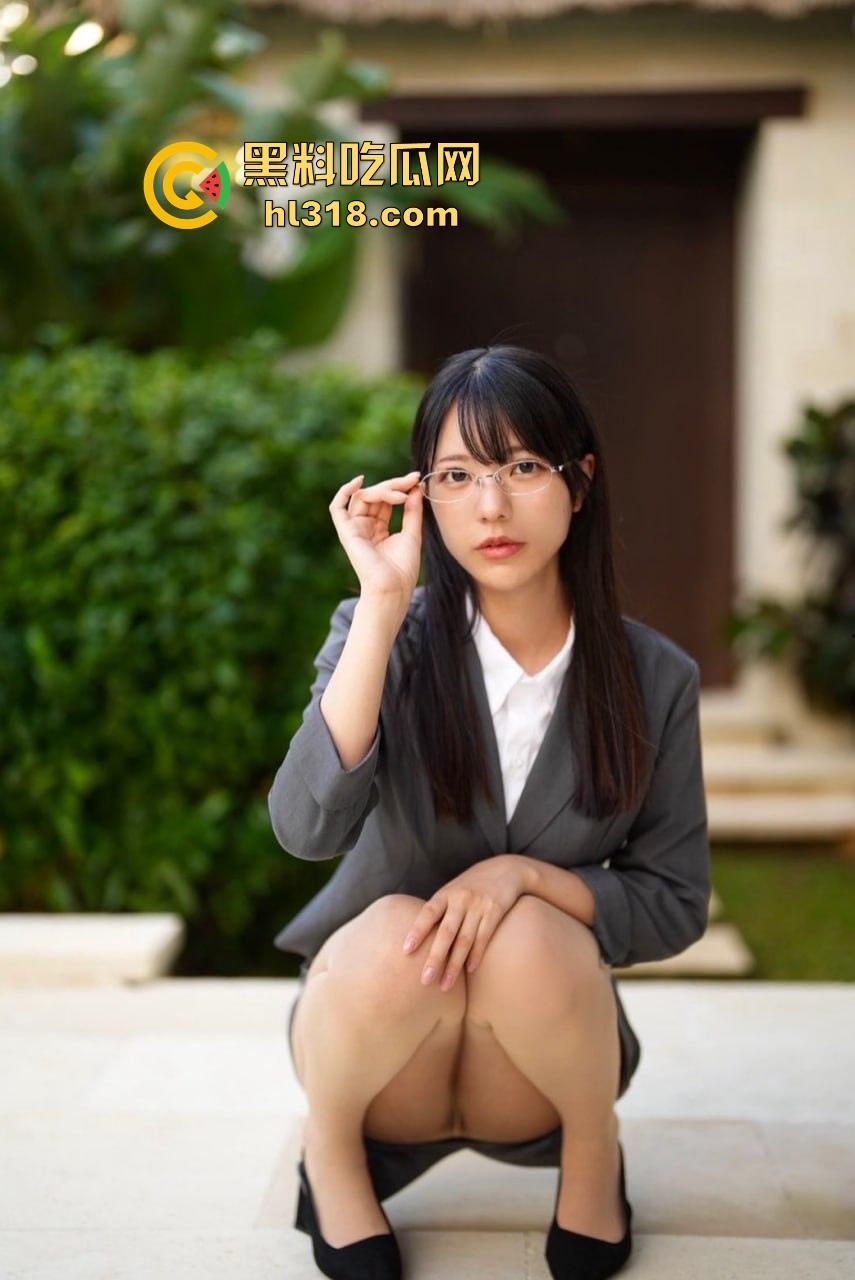 海角乱伦，把醉酒后的堂姐操醒， 魔鬼身材令人窒息，手指揉搓骚逼，无套猛插打桩，淫水四溅！-1