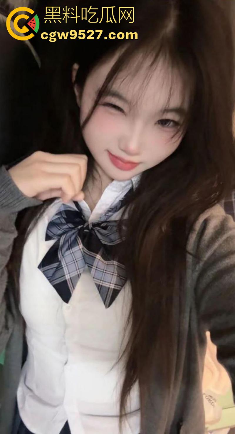 江西华东交通大学，大一新生萌妹【唐沁茹】，酒店约炮体育生被偷拍，跪地口交画面超刺激！-2