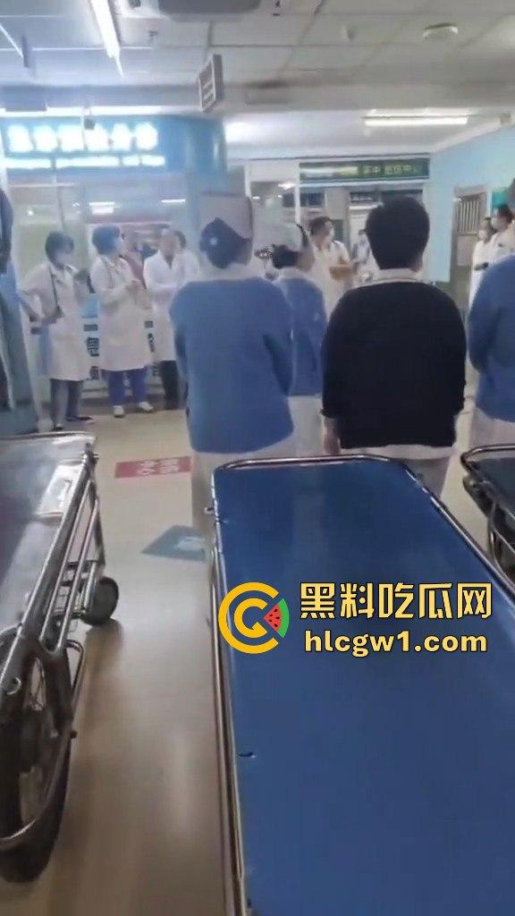 辽宁沈阳苏家屯高速突发大巴车祸！疑似载满辽宁师范大学学生，现场一片狼藉！-4