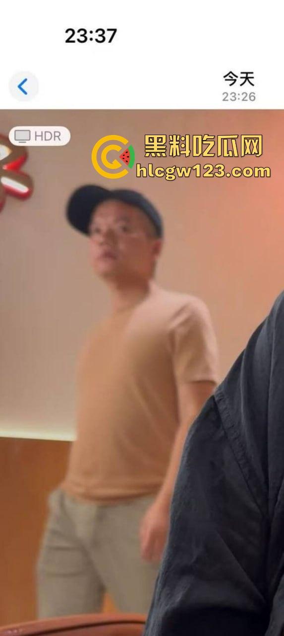 深圳五溪红小子餐厅惊爆大瓜!一对男女吃饭途中按捺不住去厕所激情啪啪 女方身材火辣 聊天记录曝光!-7