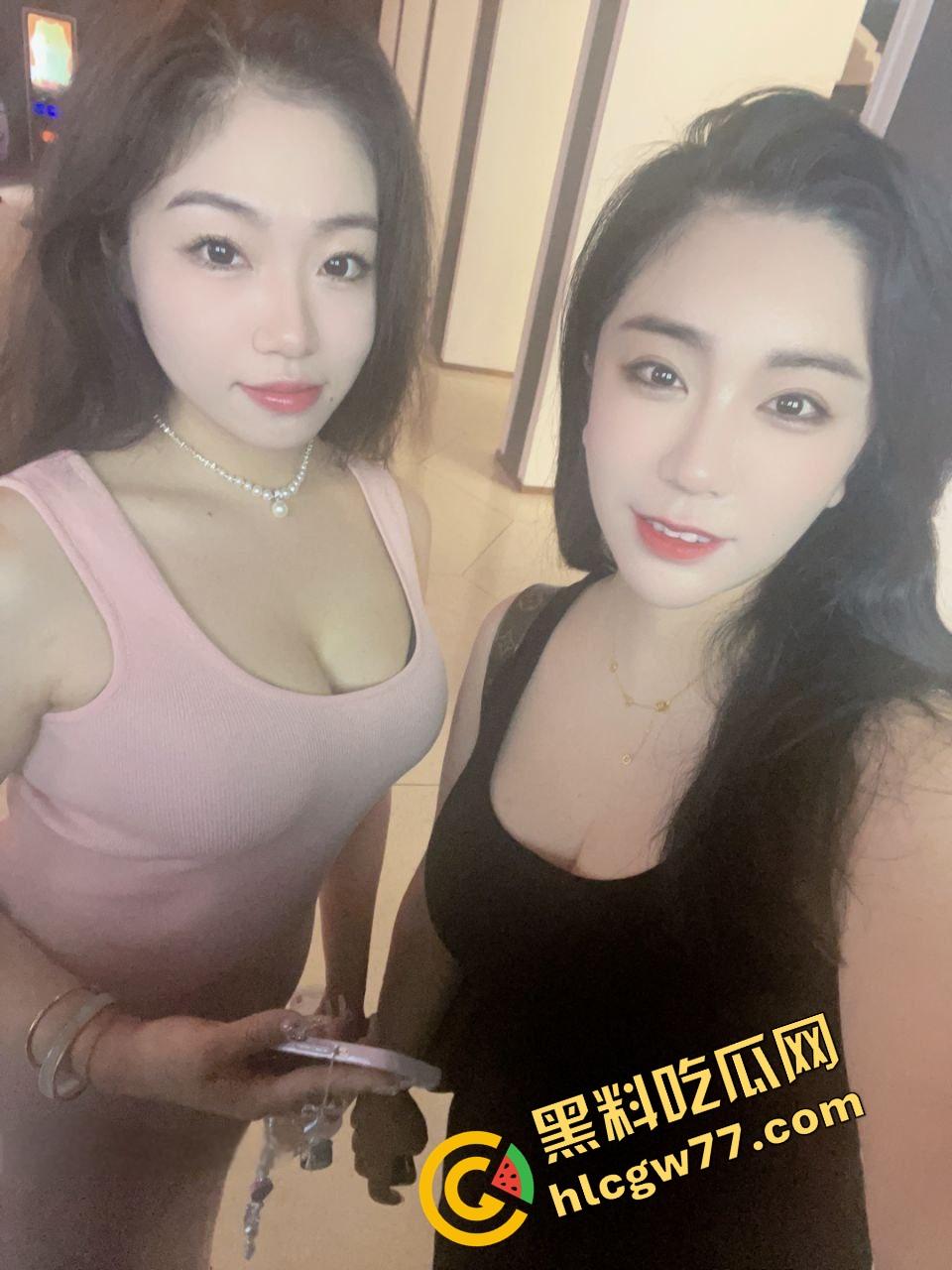 上海母女淫乱日常泄密炸裂,风韵少妇携女娇天天跟老公操逼玩3P,母女双飞伺候鸡巴!-2