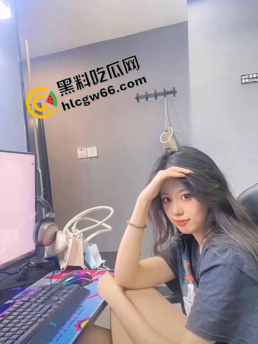 南通【罗佳佳】白天打表格晚上打炮，酒吧勾搭调酒师当场被插烂，被男友发现反手发进国产区！-2