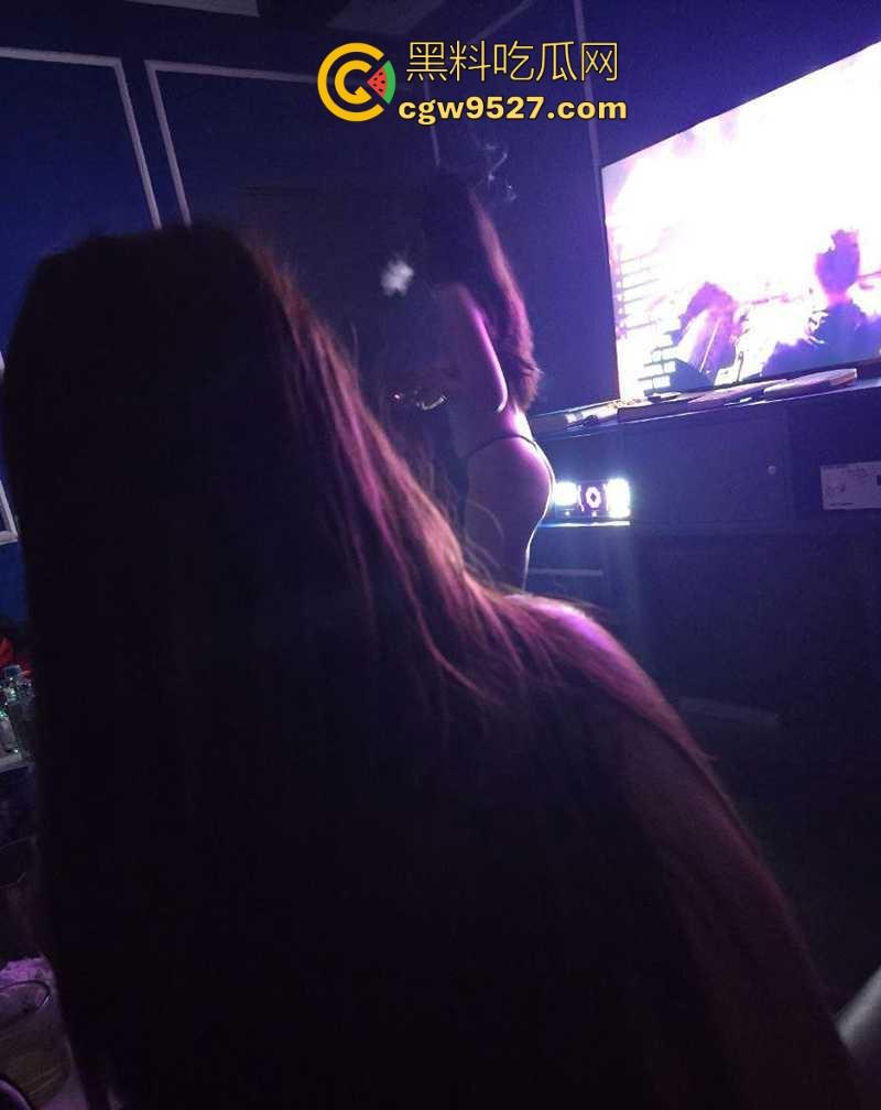 高档KTV，VIP包厢淫乱视频曝光 ，权贵乐园荒淫无度，金主们当众爆操美女公主，极度淫乱！-3