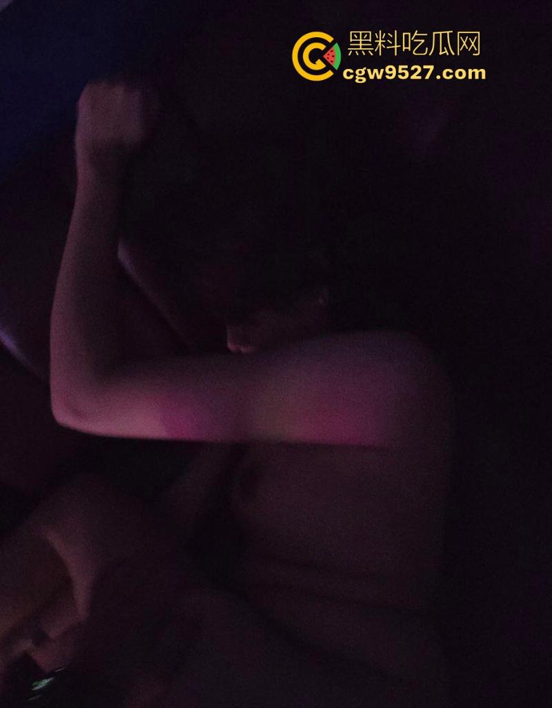 高档KTV，VIP包厢淫乱视频曝光 ，权贵乐园荒淫无度，金主们当众爆操美女公主，极度淫乱！-6