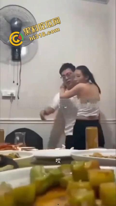 同学聚会惊现大奶初恋白月光，喝多非要炫耀胸大还强行舌吻，老公在家打游戏，这波到底谁才是现任？-2