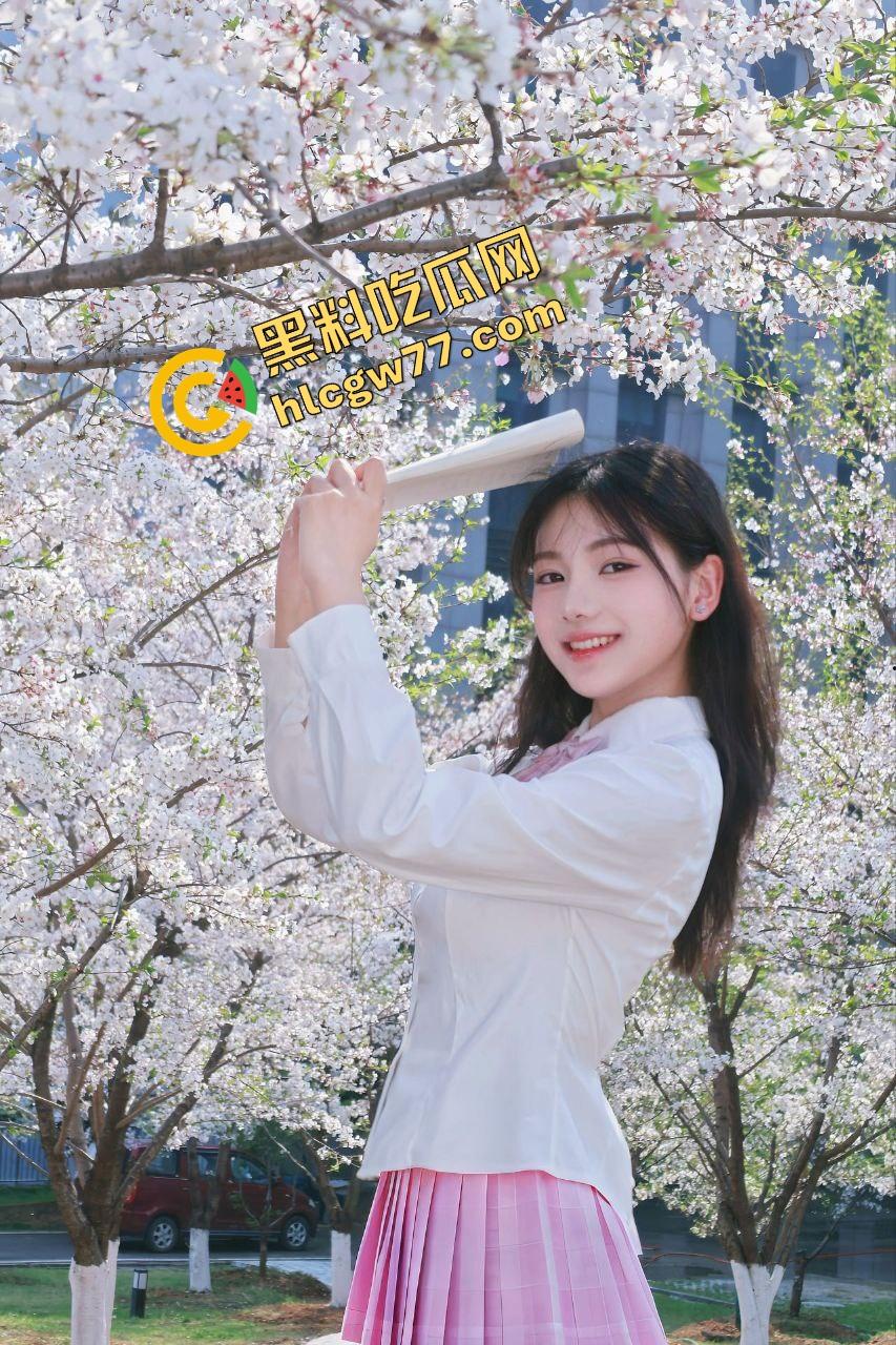 辽宁骚妻『柳缪』偷情成瘾，背着老公穿情趣制服到处约炮，奶子夹乳夹被抱起来kuakua一顿爆操！-6