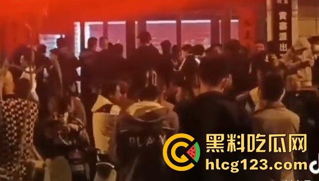 山西阳曲校园霸凌四五人围殴一女生，还威胁下跪？简直无法无天！-11