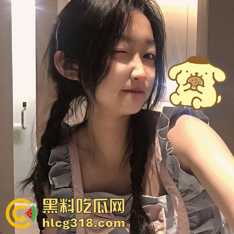 超白嫩尤物【苏钰琪】，继父的可爱小母狗，肌肤白皙小穴粉嫩，号称校园公交车，被大叔3p自拍曝光！-1