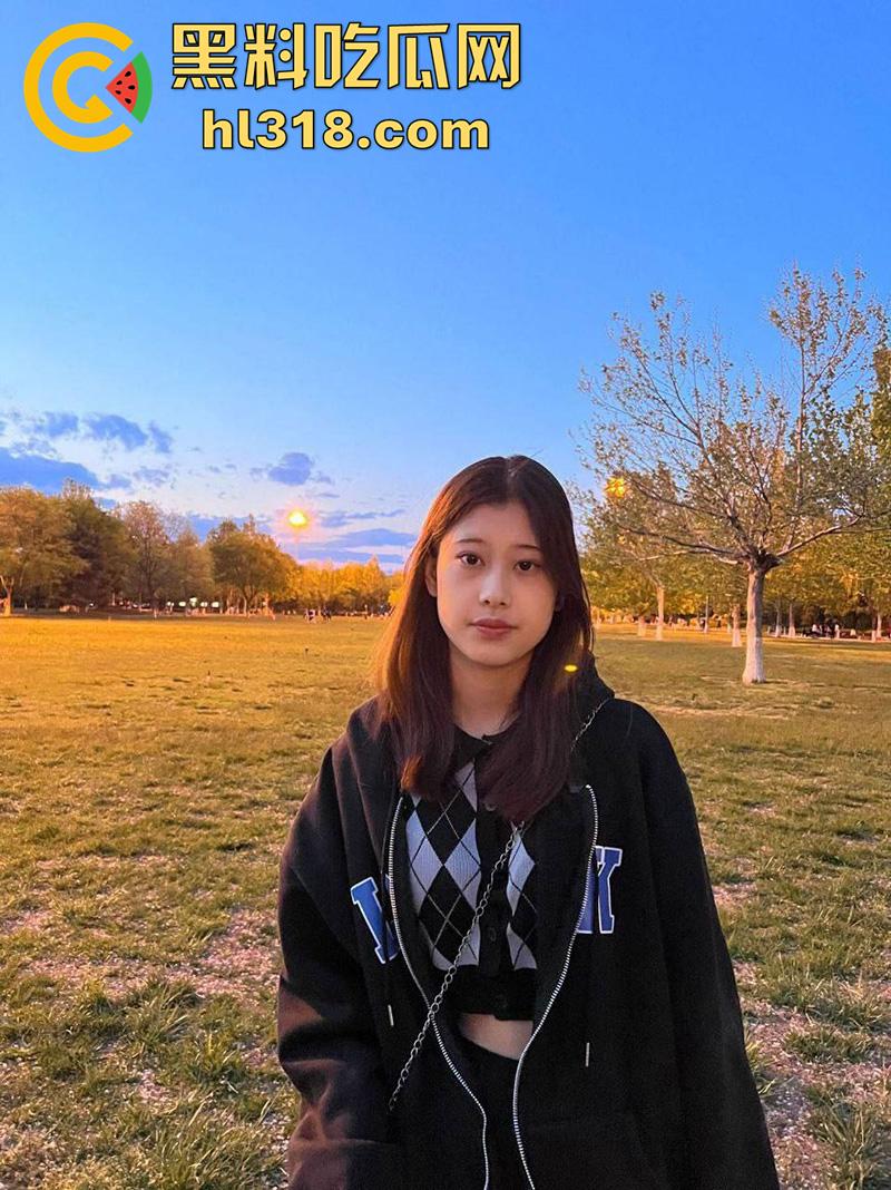 郑州师范学院王悦，模特身材性感御姐，表面高冷背地骚的一批，一边玩手机麻将，一边被男友操，做爱视频曝光！-2