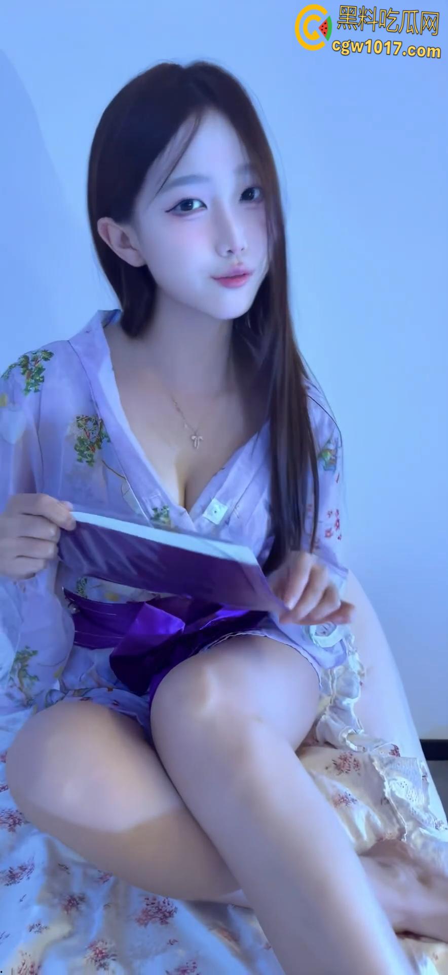 快手极品网红【汤圆可甜了】，自拍福利视频流出，清纯女神变骚浪女王，情趣丝袜淫语调教 ，玉足巨乳诱人无比！-4