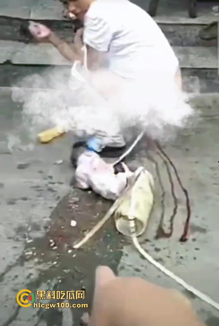 海南孕妇突然临产,围观群众路人见其纷纷帮忙,孩子顺利出生!!!-2