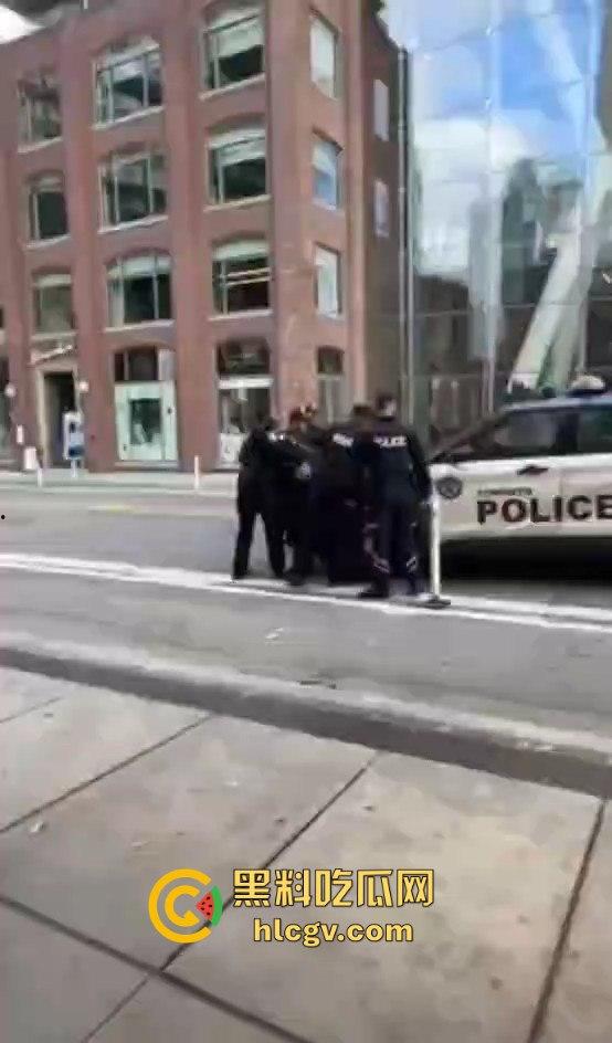 多伦多11月2日上演现实版警匪追逐!downtown街头劫车事件,比大片还带劲!-12